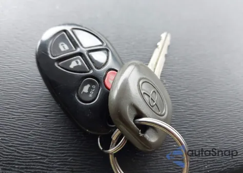 2014 Toyota Sienna Xle V6 8 Passenger from USA, damaged, VIN 5TDYK3DC6ES458830